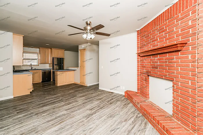 3 bed, 2.0 bath, 1426 sqft, $1,470 — Photo 4