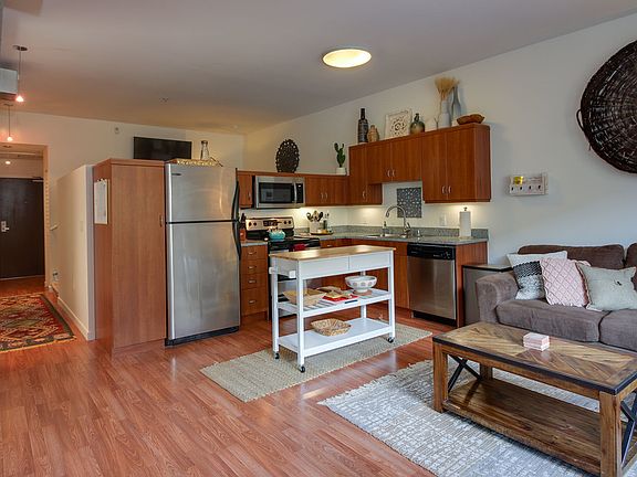 2nd image of 899 Date St #443