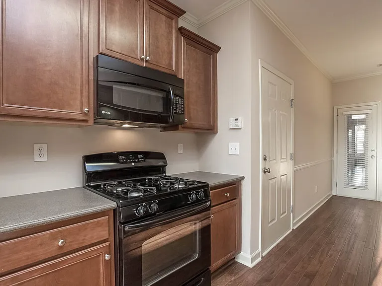 537 Pringle Dr — Photo 4