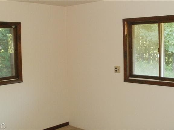5th image of 11056 Grand River Dr SE