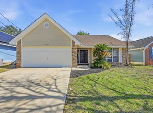 428 Sandy Ridge Cir, Mary Esther, FL 32569