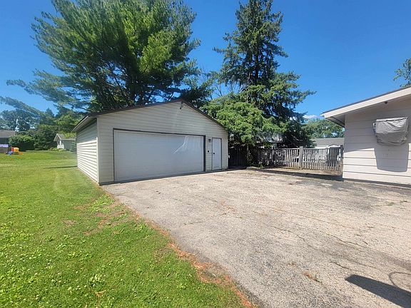 3rd image of 345 Pleasant Way