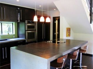 305 Marine Dr, Point Roberts, WA
