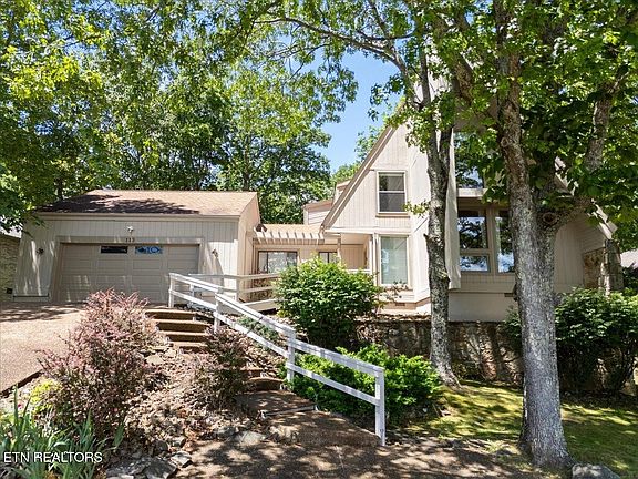 3rd image of 113 Sugarbush Cir