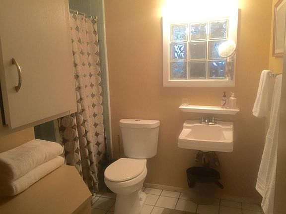 5th image of 1301 W 7th St #House