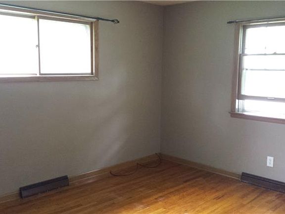 4th image of 318 S 11th St