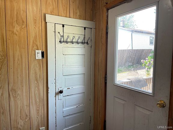 2nd image of 518 E Bundy St