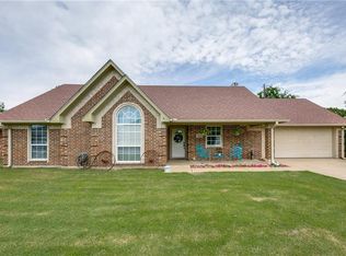 302 W James St, Mabank, TX 75147
