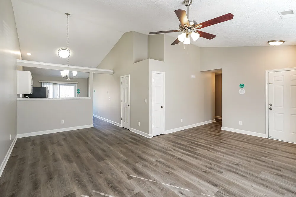 3 bed, 2.0 bath, 1301 sqft, $3,170 — Photo 3