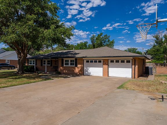 3rd image of 209 Sunset Dr