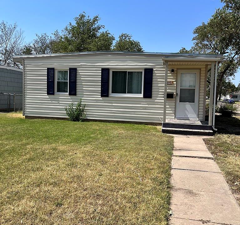 2223 Monroe St Great Bend KS 67530 Zillow