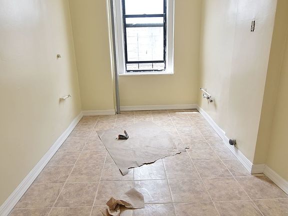 3rd image of 666 W 162nd St #6C