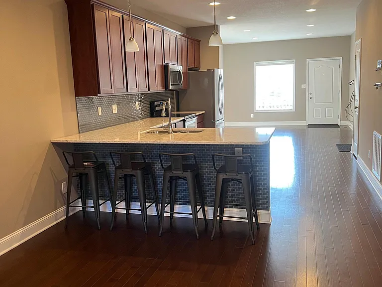 1616 Silver Spur Ln — Photo 5