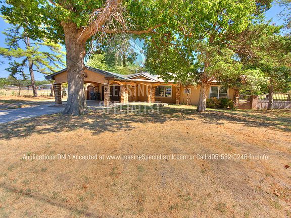 3rd image of 3520 N Elm Pl