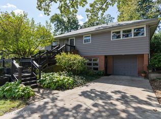 324 Woodland Dr, Grayslake, IL