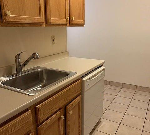 5th image of 98A Hoyt St #4F