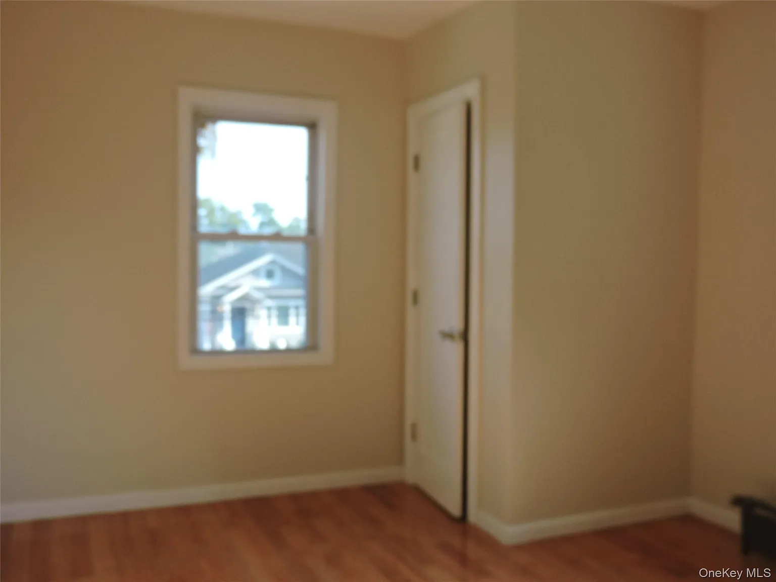 3 bed, 1.0 bath, 1726 sqft, $3,800 — Photo 4