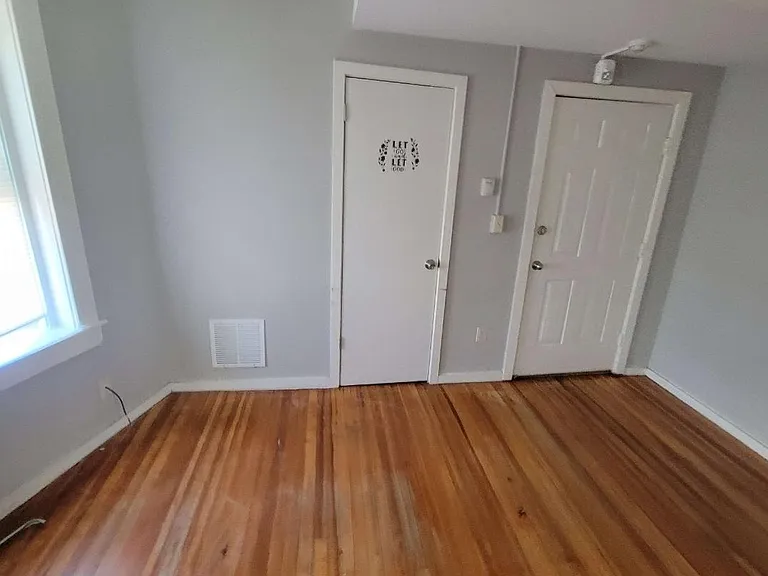 599 East St — Photo 3