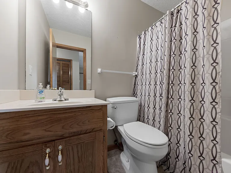948 N Pine St — Photo 20