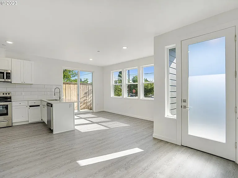 6845 N Montana Ave — Photo 16