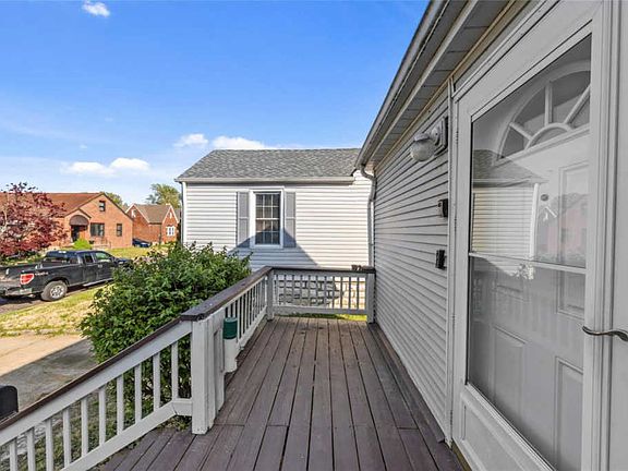 4th image of 4758 Stone Ave