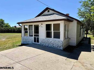 727 Maple St, Chadron, NE 69337