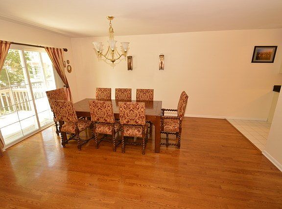 4th image of 112 Willow Creek Ln