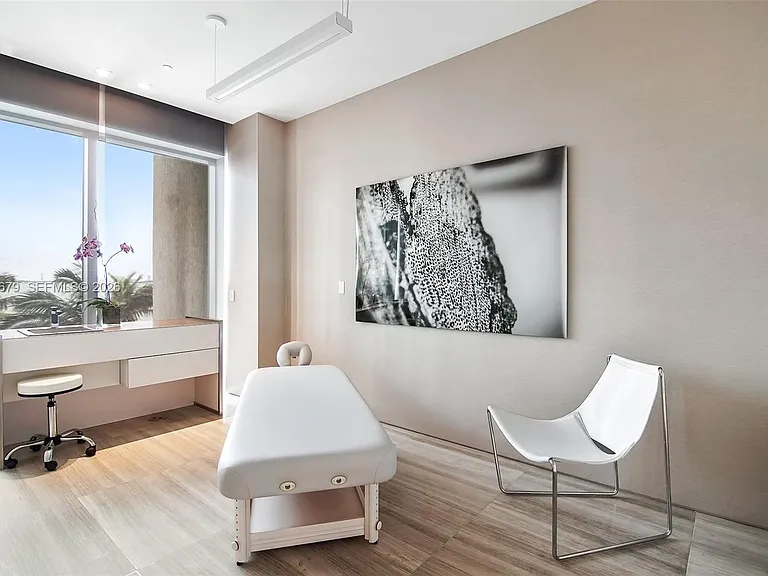 460 NE 28th St #1601 — Photo 31