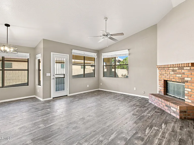 6421 W Wahalla Ln — Photo 8
