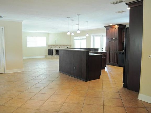5th image of 102 E Cumberland Cir
