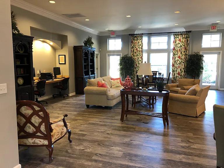 Rivermere Apartments — Photo 12