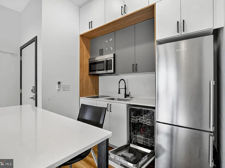 1935 E Hazzard St #303 — Photo 11