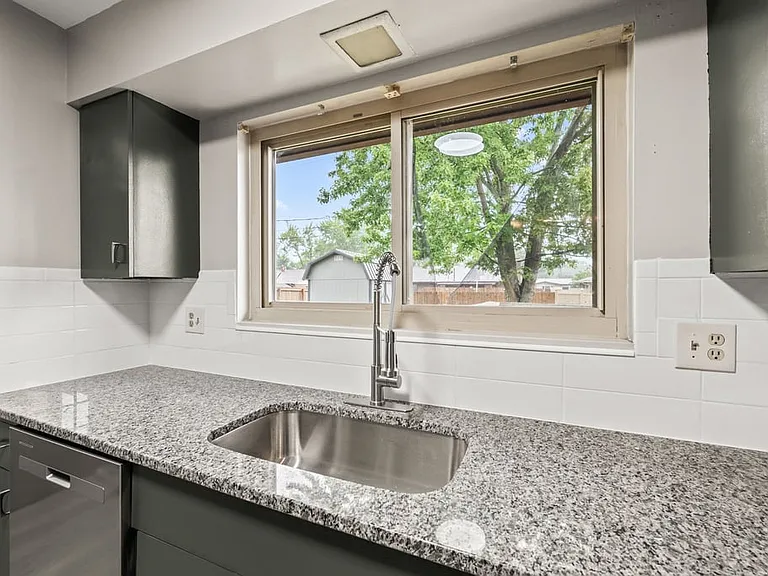 213 Southerly Hills Dr — Photo 8