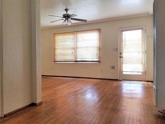 Living room/Breakfast nook