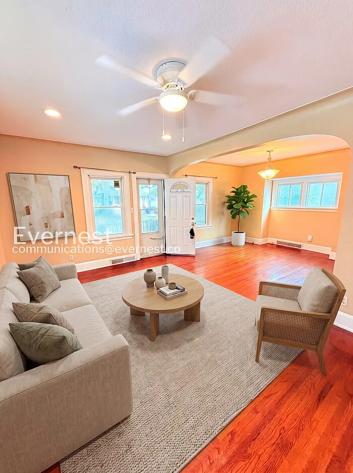 3 bed, 1.0 bath, 1227 sqft, $1,145 — Photo 3