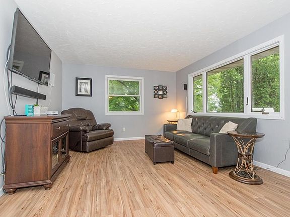 5th image of 27609 Bayshore Dr NW