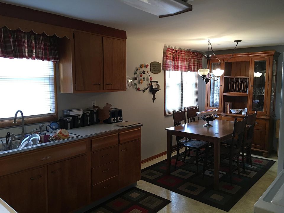2nd image of 105 S Grande Ave