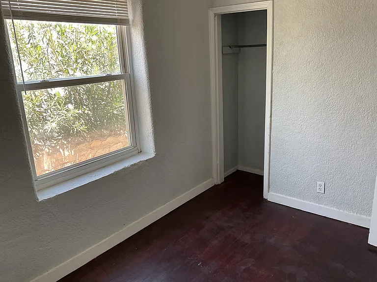 3910 La Luz Ave — Photo 16