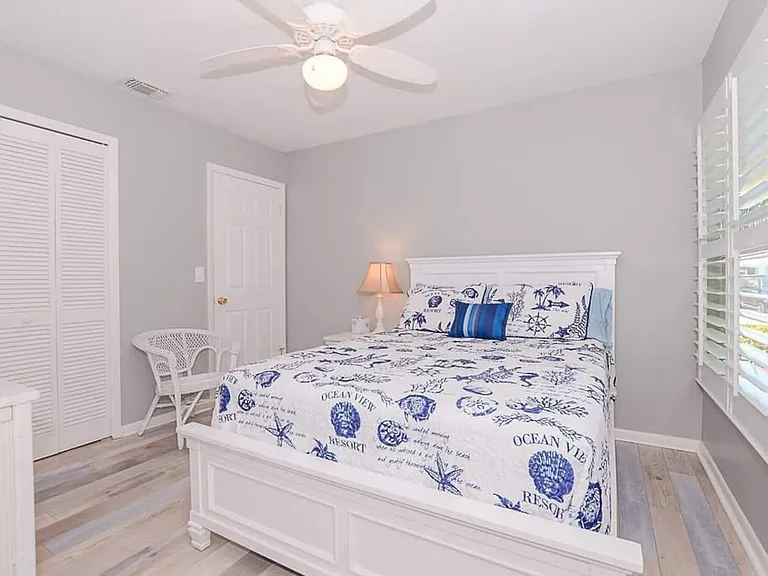 4031 NE Breakwater Dr — Photo 24