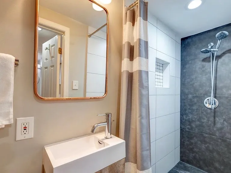 1517 Montana Ave NE — Photo 12