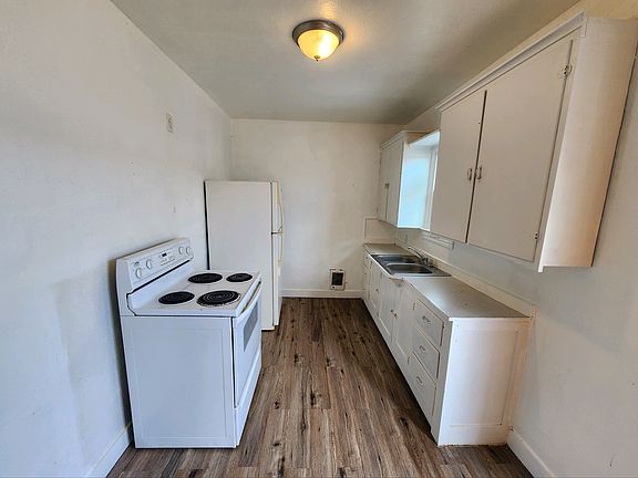 4th image of 20 NE Main St #16475927