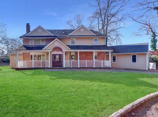 10 Miami Rd, Oakdale, NY 11769
