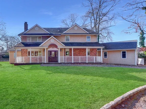 10 Miami Road, Oakdale, NY 11769
