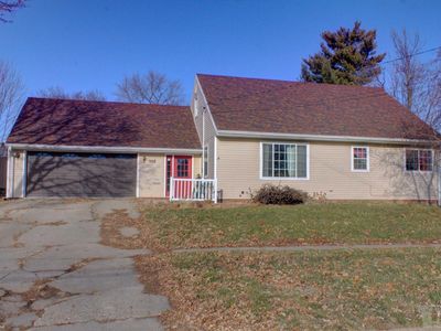 908 S 2nd Ave W, Newton, IA, 50208