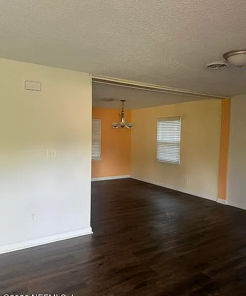 610 SW Nightingale St — Photo 3