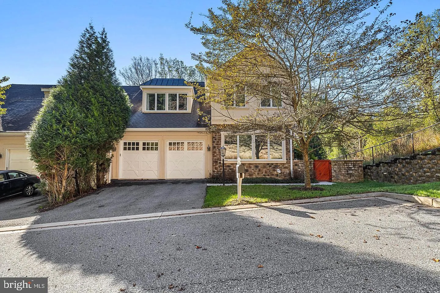 5 bed, 4.5 bath, 5126 sqft, $5,000 — Photo 2