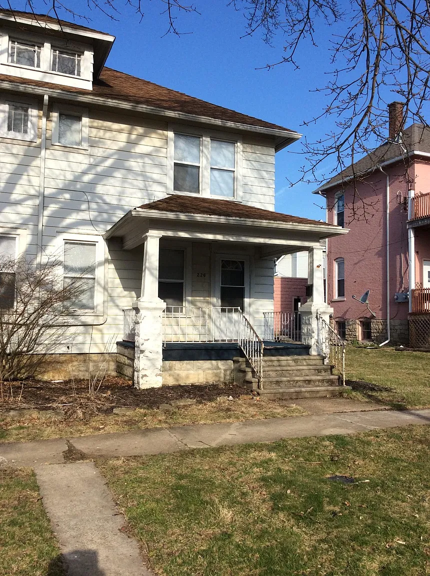 226 Clinton St photo 1