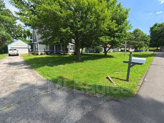 4th image of 504 Willow Ln