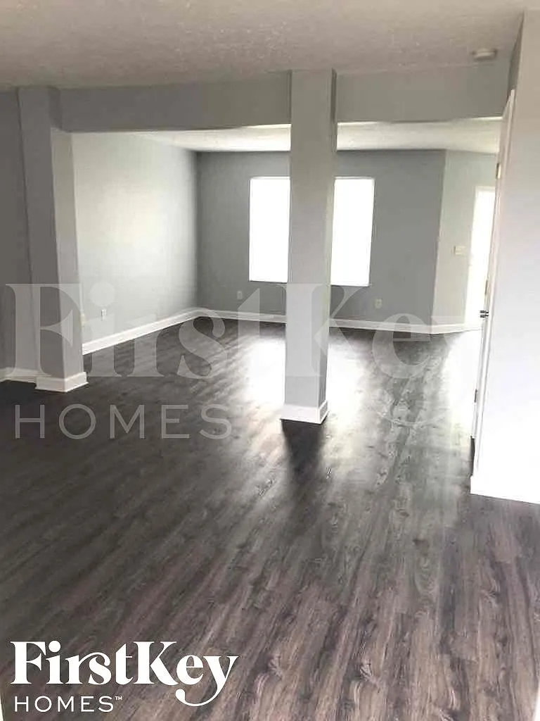 3 bed, 2.5 bath, 1604 sqft, $2,570 — Photo 3