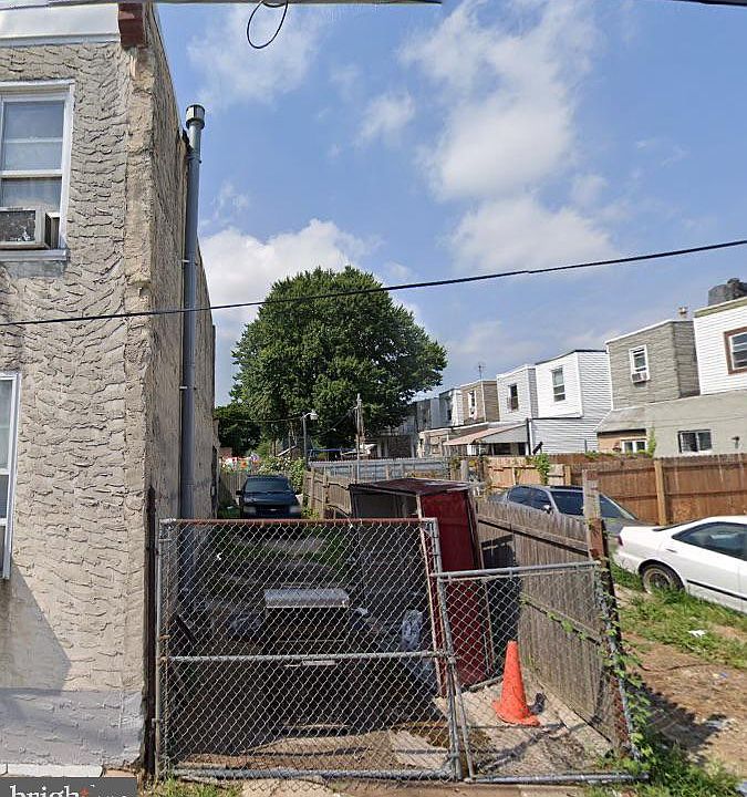 1st image of 2120 E Commissioner St